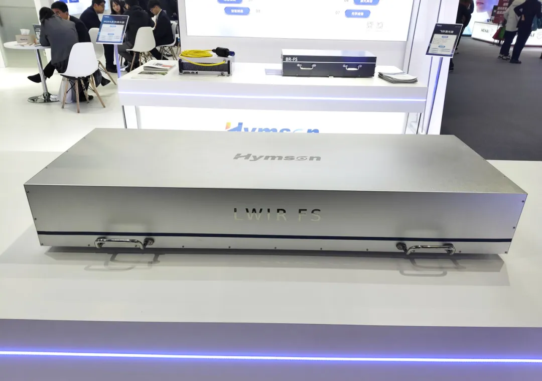 新金宝官网的重磅展品——高功率中红外飞秒激光器